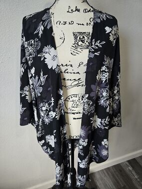 Steve Madden Floral Black and White Kimono OSFM
